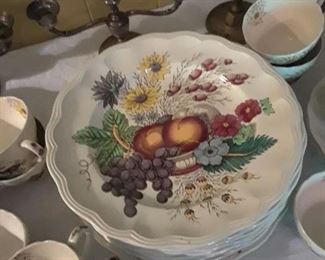 Reynolds dinnerware--large set