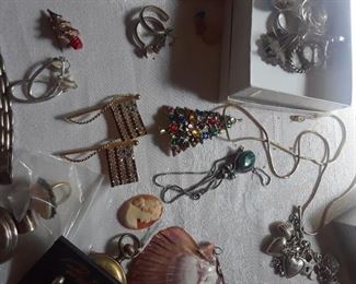 Holiday pins, vintage