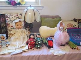 Lamp and more dolls