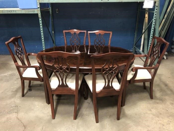 High End Drexel Heritage formal dining room table and chairs set.