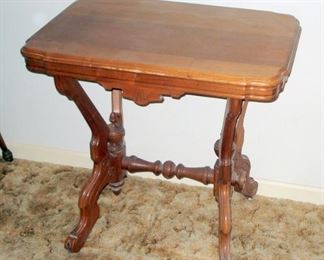 Victorian walnut Table