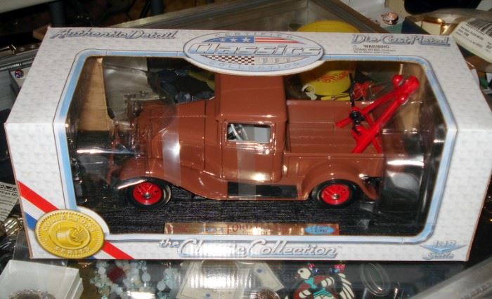 Scale Model Die Cast Tow Truck