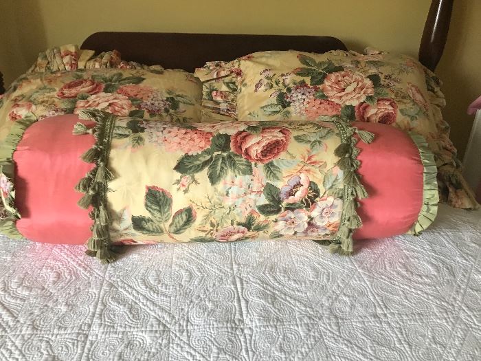 decorative pillows and matching drapes