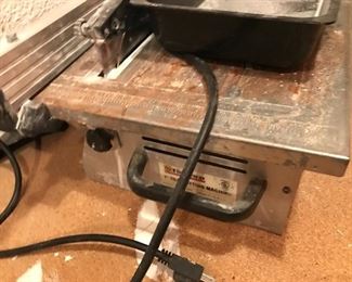 Tile cutter
