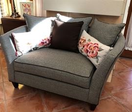 Contemporary Loveseat and Matching Sofa w Reversible Pillows, Decorative Pillows