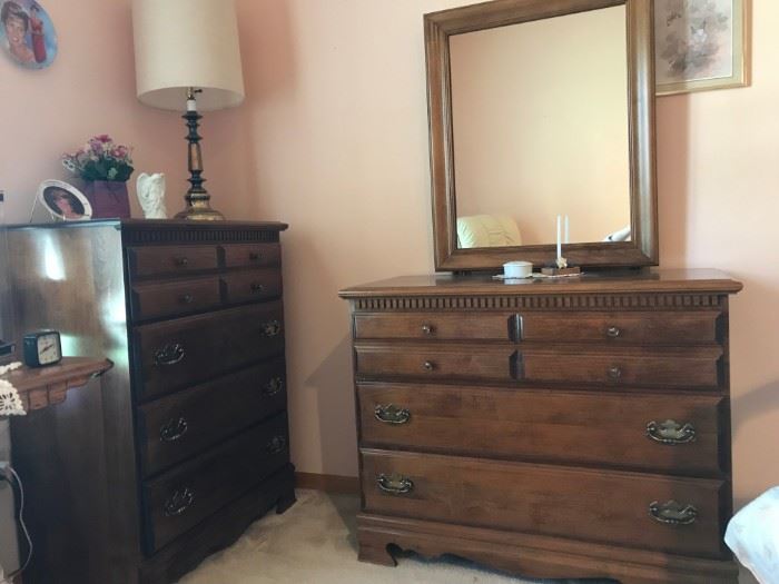 WALNUT BEDROOM SET WITH A CHEST OF DRAWERS, NIGHT TABLE, BED AN SMALL DRESSER WITH MIRROR