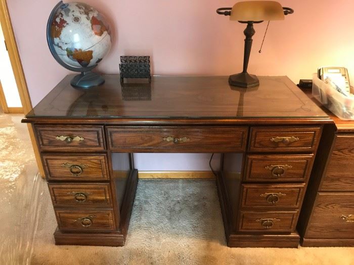 SMALL 7 DRAWER DESK WITH PROTECTIVE GLASS TOP. BEAUTIFUL CONDITION
