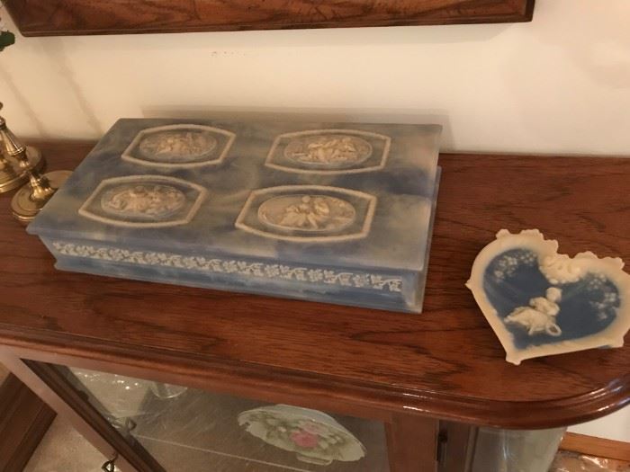 BEAUTIFUL VINTAGE INCOLAY STONE, BLUE JEWELRY BOX  HEIRLOOM PIECE AND TRINKET BOX