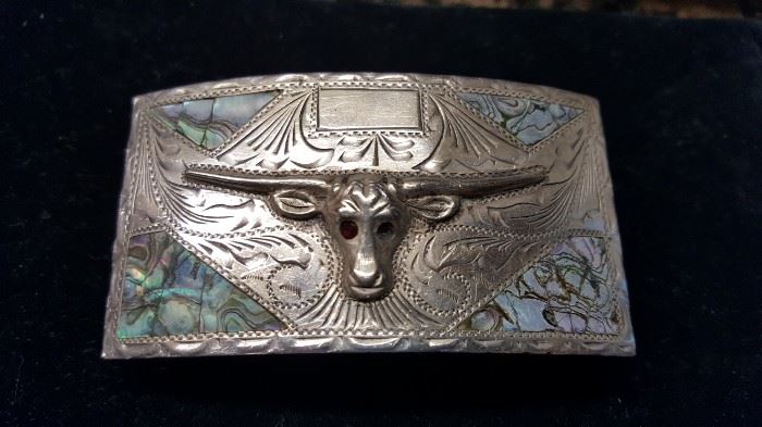 VINTAGE BEAUTIFUL SOLID 925. SILVER WESTERN BELT BUCKLE WITH A LONGHORN DESIGN.