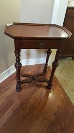 ANTIQUE MID-VICTORIAN OCTAGONAL END TABLE/SIDE LAMP TABLE/ RAISED EDGES WITH ONE DRAWER CARVED DETAIL TURNED LEGS    