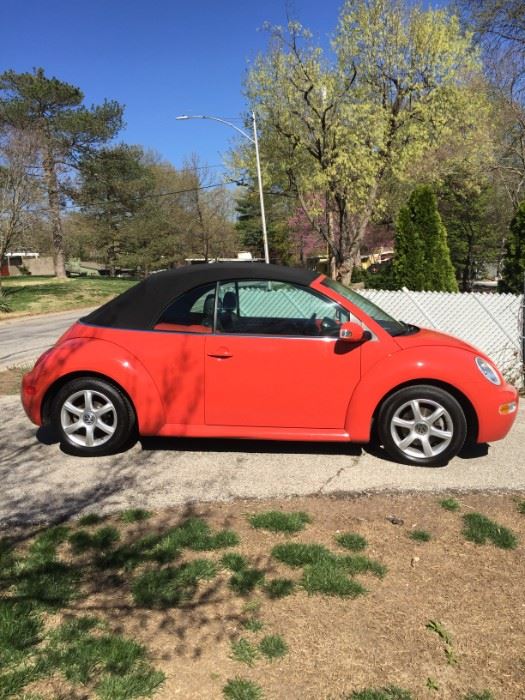 2004 VW Beetle convertible...very cute! Stick shift