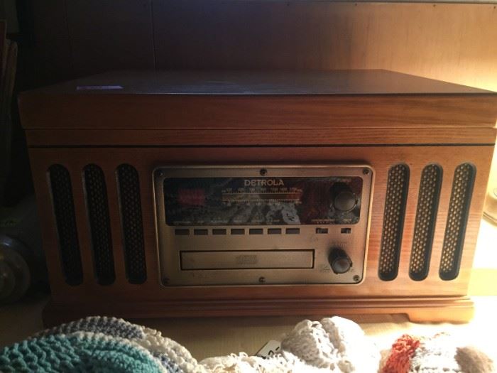 Detrola Radio, CD player and turntable! All in one!