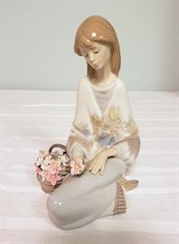 Lladro #7607 "Flower Song"