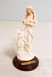 Giuseppe Armani "Lady with Doves" #950 miniature