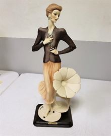 Giuseppe Armani "Lady with Gramophone" #2151