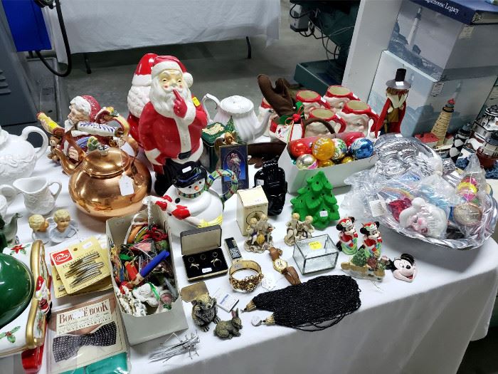 Christmas items (some vintage)