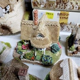 Lilliput Lane - English Collection: South East - "Cradle Cottage"