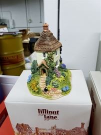 Lilliput Lane - English Collection: South East - "Honeypot Cottage"