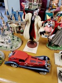 Walt Disney Classics Collection - 101 Dalmatians - Cruella DeVil and her car