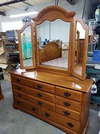 Oak king bedroom set - king bed with mattress / boxsprings, 2 nightstands, dresser with mirror, and armoire