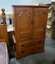 Oak king bedroom set - king bed with mattress / boxsprings, 2 nightstands, dresser with mirror, and armoire