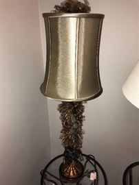 LARGE TABLE LAMP
