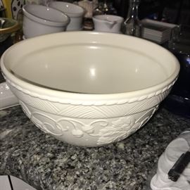 CERAMIC SALAD SERVING BOWL