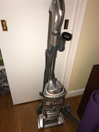 SHARK VACUUM CLEANER 