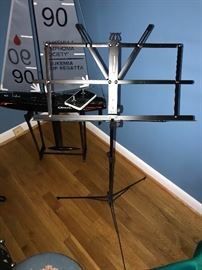 ADJUSTABLE MUSIC STAND 