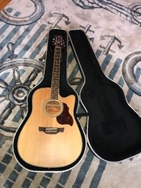 CRAFTER GUITAR W/CASE