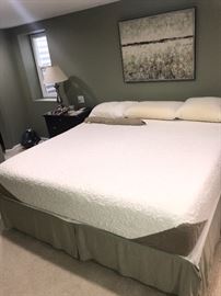 QUEEN SIZE BED