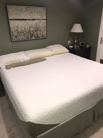 QUEEN SIZE BED