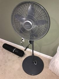 OSCILLATING FLOOR FAN W/REMOTE CONTROL