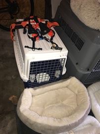 PORTABLE PET CRATES