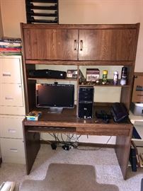 OFFICE DESK WITH HUTCH