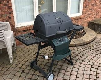 CHAR-BROIL GAS GRILL