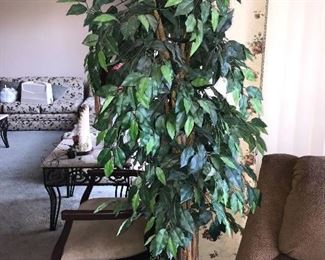 DECORATIVE FAUX TREE