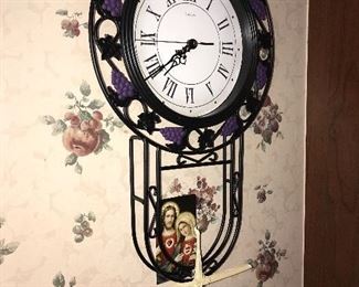 ROUND WALL CLOCK