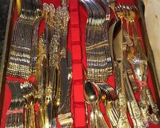 SILVERWARE SET