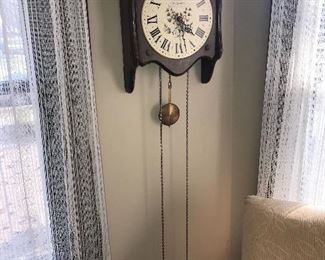 VINTAGE NEW ENGLAND CLOCK COMPANY WALL CLOCK 
