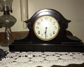 MANTEL CLOCK
