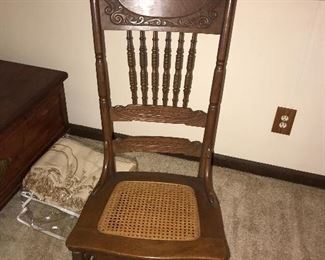 ANTIQUE ROCKING CHAIR