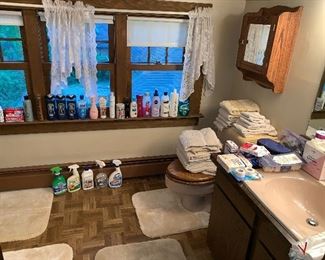 BATHROOM ACCESSORIES, LINENS, TOWELS AND CLEANING SUPPLIES