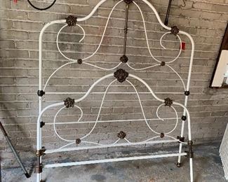 ANTIQUE COMPLETE TWIN SIZE IRON BED
