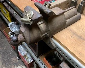 VINTAGE BENCH VICE