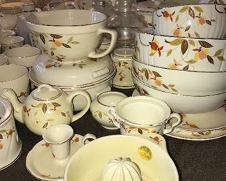 HUGE COLLECTION OF VINTAGE HALL'S AUTUMN LEAVES DINNERWARE