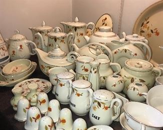 HUGE COLLECTION OF VINTAGE HALL'S AUTUMN LEAVES DINNERWARE