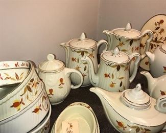 HUGE COLLECTION OF VINTAGE HALL'S AUTUMN LEAVES DINNERWARE