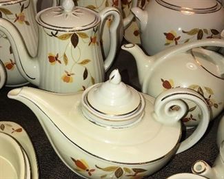 HUGE COLLECTION OF VINTAGE HALL'S AUTUMN LEAVES DINNERWARE