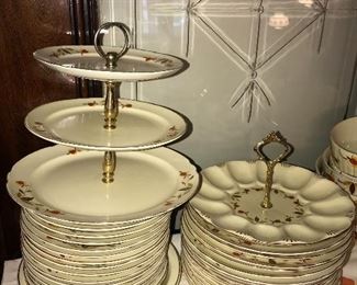 HUGE COLLECTION OF VINTAGE HALL'S AUTUMN LEAVES DINNERWARE